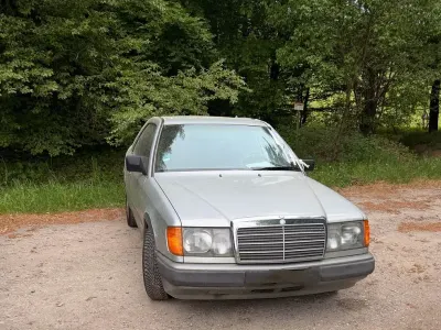 Gebraucht Mercedes 300 171 PS (125 kW) 1989 Silber Coupé