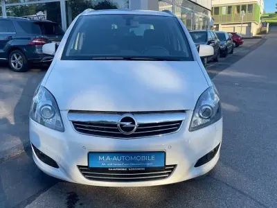 Gebraucht Opel Zafira Family 140 PS (102 kW) 2013 Weiß Van / Kleinbus