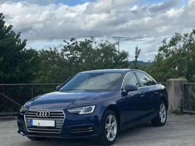 Gebraucht Audi A4 Sport 190 PS (139 kW) 2017 Blau Limousine