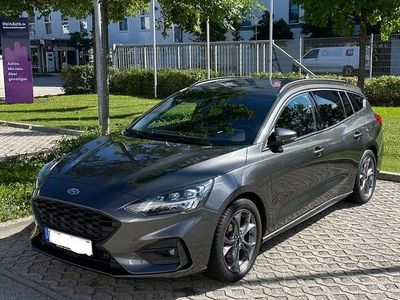 Grau Gebraucht 2021 Ford Focus ST-Line Kombi | 16.000 € (Fairer Preis)