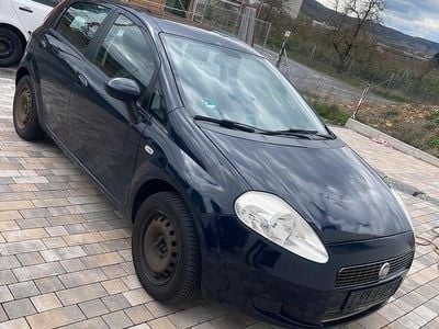 Second-hand Fiat Punto 78 CP (57 kW) 2009 Albastru Hatchback
