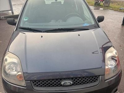 Blau Gebraucht 2006 Ford Fiesta Ambiente Kleinwagen | 2.500 € (Etwas zu teuer)