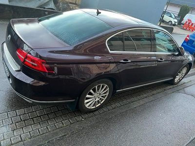 Gebraucht VW Passat 190 PS (139 kW) 2016 Rot Limousine