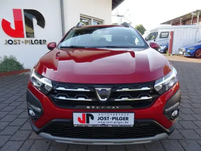 Gebraucht Dacia Sandero Comfort 91 PS (66 kW) 2021 Rot Kleinwagen