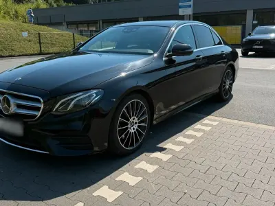 Gebraucht Mercedes E220 AMG line 194 PS (142 kW) 2018 Schwarz Limousine