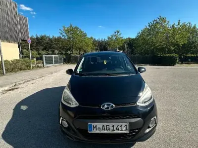 Gebraucht Hyundai i10 Edition 87 PS (63 kW) 2014 Schwarz Kleinwagen