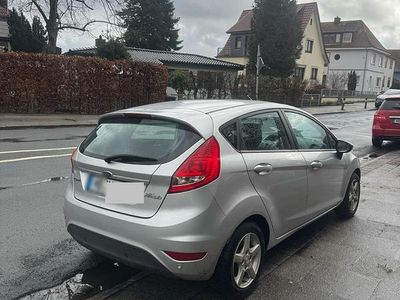 Usata Ford Fiesta 95 CV (69 kW) 2011 Argento Utilitaria