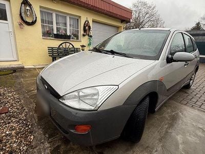 Gebraucht Ford Focus Trend 116 PS (85 kW) 2001 Silber Limousine