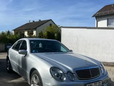 Używany Mercedes E280 Avantgarde 190 KM (139 kW) 2005 Srebrny Sedan/Limuzyna
