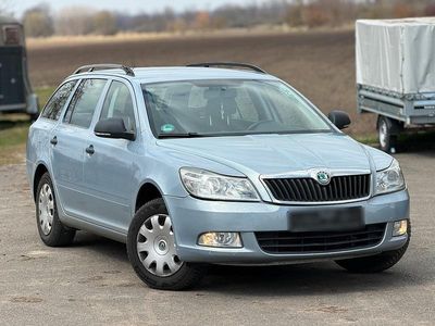 Gebraucht Skoda Octavia 105 PS (77 kW) 2011 Grau Kombi
