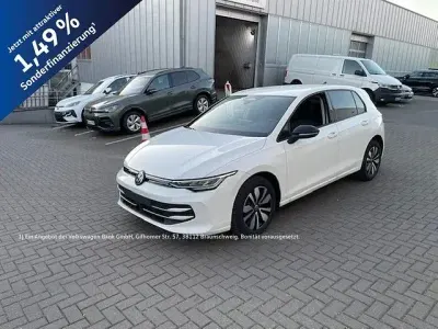 Gebraucht VW Golf VIII Goal 116 PS (85 kW) 2025 Pure white Limousine