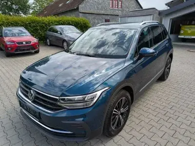 Gebraucht VW Tiguan Life 150 PS (110 kW) 2023 Nightshade blue SUV