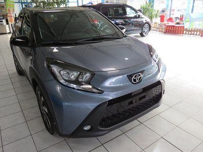 Neu Toyota Aygo X Team 72 PS (52 kW) 2025 Grau SUV