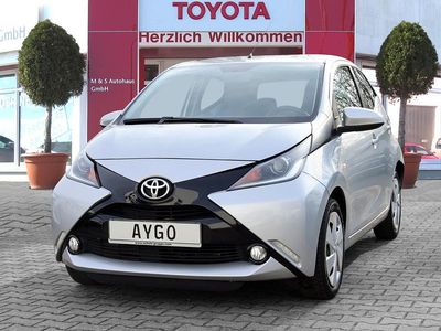 Gebraucht Toyota Aygo X-play 69 PS (50 kW) 2017 Silber Kleinwagen