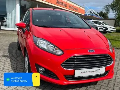 Gebraucht Ford Fiesta Trend 82 PS (60 kW) 2013 Rot Kleinwagen