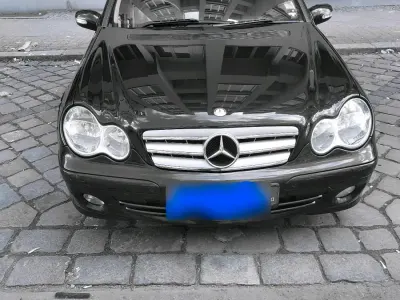 Gebraucht Mercedes 180 140 PS (102 kW) 2005 Schwarz Limousine