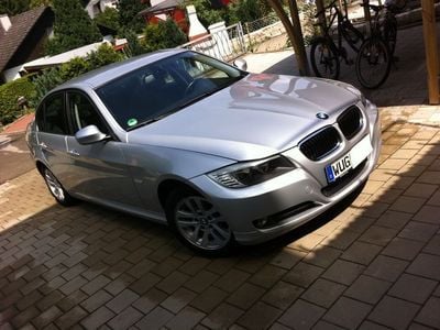 Gebraucht BMW 318 194 PS (142 kW) 2009 Silber metallic Limousine