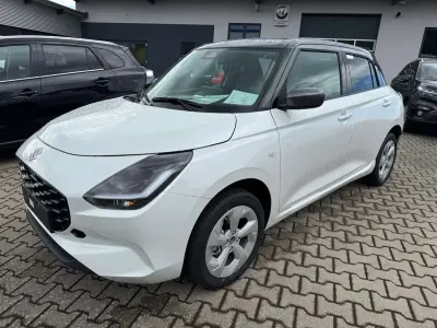 Neu Suzuki Swift Comfort 83 PS (61 kW) 2026 Cool white pearl / dach grau Kleinwagen