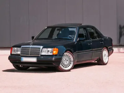 Gebraucht Mercedes E220 150 PS (110 kW) 1993 Blau Limousine