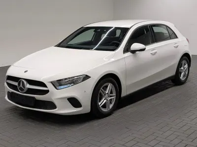 Gebraucht Mercedes A180 116 PS (85 kW) 2019 Polarweiss  uni Limousine