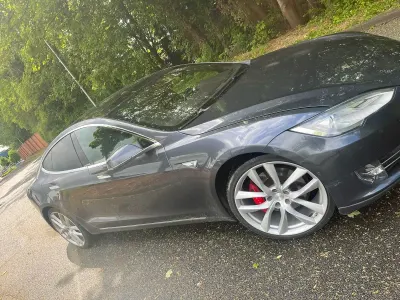 Käytetty Tesla Model S 567 kW (772 HP) 2015 Harmaa Viistoperä