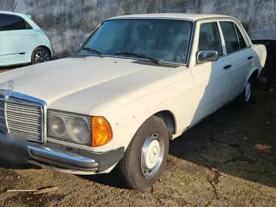 Gebraucht Mercedes 240 72 PS (52 kW) 1982 Weiß Limousine