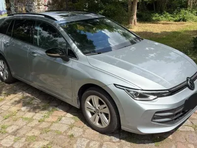 Gebraucht VW Golf VIII 150 PS (110 kW) 2024 Silber Kombi