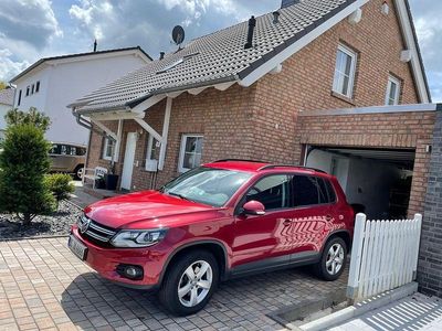 Rot Gebraucht 2011 VW Tiguan Style SUV | 9.700 € (Etwas zu teuer)