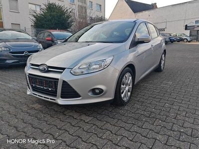 Gebraucht Ford Focus Trend 101 PS (74 kW) 2014 Silber Limousine