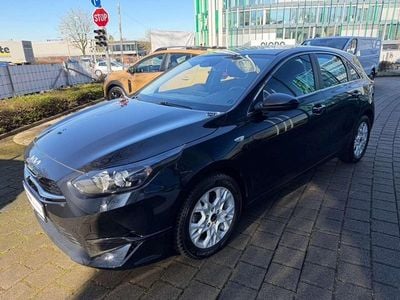 Gebraucht Kia Ceed Vision 140 PS (102 kW) 2024 Zilinaschwarz metallic Kleinwagen