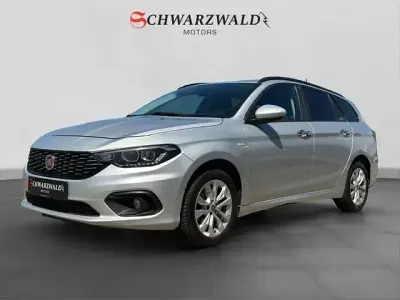 Gebraucht Fiat Tipo Street 120 PS (88 kW) 2016 Schwarz Limousine