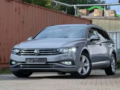 Gebraucht VW Passat Business 200 PS (147 kW) 2023 Mondsteingrau Kombi