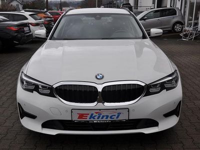 Weiß Gebraucht 2022 BMW 318 Advantage Kombi | 20.500 € (Fairer Preis)