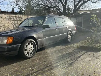 Brugt Mercedes E220 133 HK (97 kW) 1993 Sort Stationcar