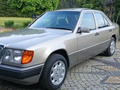 Gebraucht Mercedes 300 113 PS (83 kW) 1990 Silber Limousine