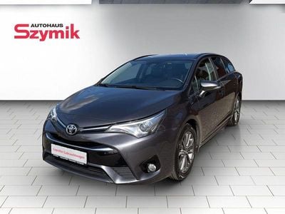 Gebraucht Toyota Avensis Executive 111 PS (81 kW) 2015 Grau Limousine
