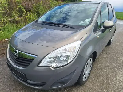Gebraucht Opel Meriva Design Edition 131 PS (96 kW) 2011 Muskatgrau/muskat braun(m2) Van / Kleinbus