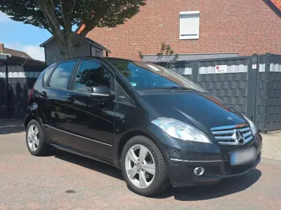 Gebraucht Mercedes A160 Avantgarde 95 PS (69 kW) 2010 Schwarz Kleinwagen