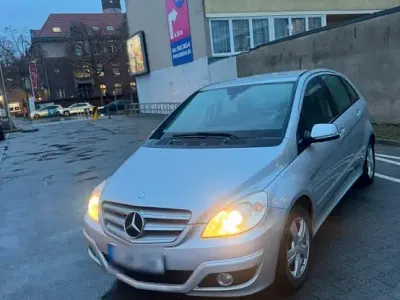 Gebraucht Mercedes B160 95 PS (69 kW) 2009 Silber Van / Kleinbus