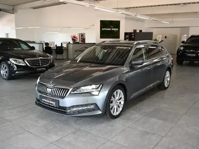 Gebraucht Skoda Superb Premium Edition 200 PS (147 kW) 2023 Grau Kombi