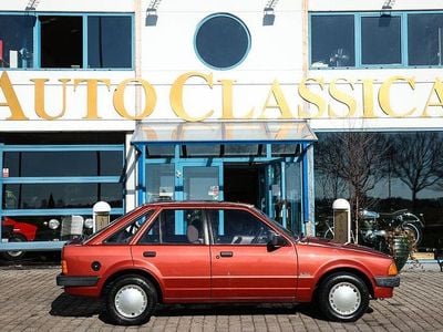 Usata Ford Escort 69 CV (50 kW) 1984 Rosso Berlina