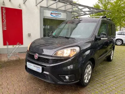 Gebraucht Fiat Doblò Lounge 135 PS (99 kW) 2015 Schwarz Van / Kleinbus