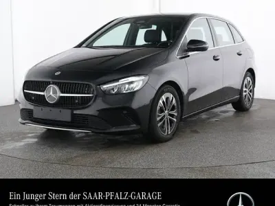 Gebraucht Mercedes B200 Progressive 163 PS (119 kW) 2025 Lack kosmosschwarz Van / Kleinbus