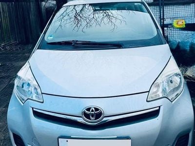 Grau Gebraucht 2011 Toyota Verso-S Multidrive S Van / Kleinbus | 6.500 € (Fairer Preis)