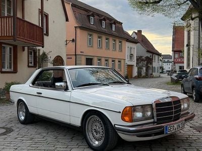 Gebraucht Mercedes 230 109 PS (80 kW) 1978 Weiß Coupé