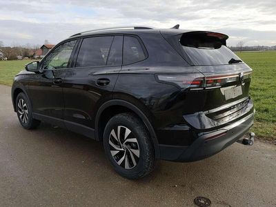 Deep black perleffekt Neu 2026 VW Tiguan Life SUV | 46.968 € (Superpreis)