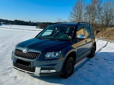 Grau Gebraucht 2015 Skoda Yeti SUV | 8.990 € (Fairer Preis)