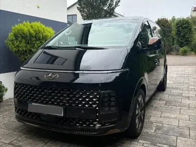 Gebraucht Hyundai Staria Signature 177 PS (130 kW) 2021 Schwarz Van / Kleinbus