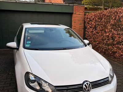 Gebraucht VW Golf VI 102 PS (75 kW) 2010 Weiß Kleinwagen