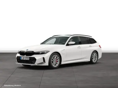 Gebraucht BMW 330e Sport Line 292 PS (214 kW) 2025 Weiß Kombi